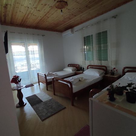 Dino Guest House Gjirokastër Exteriör bild